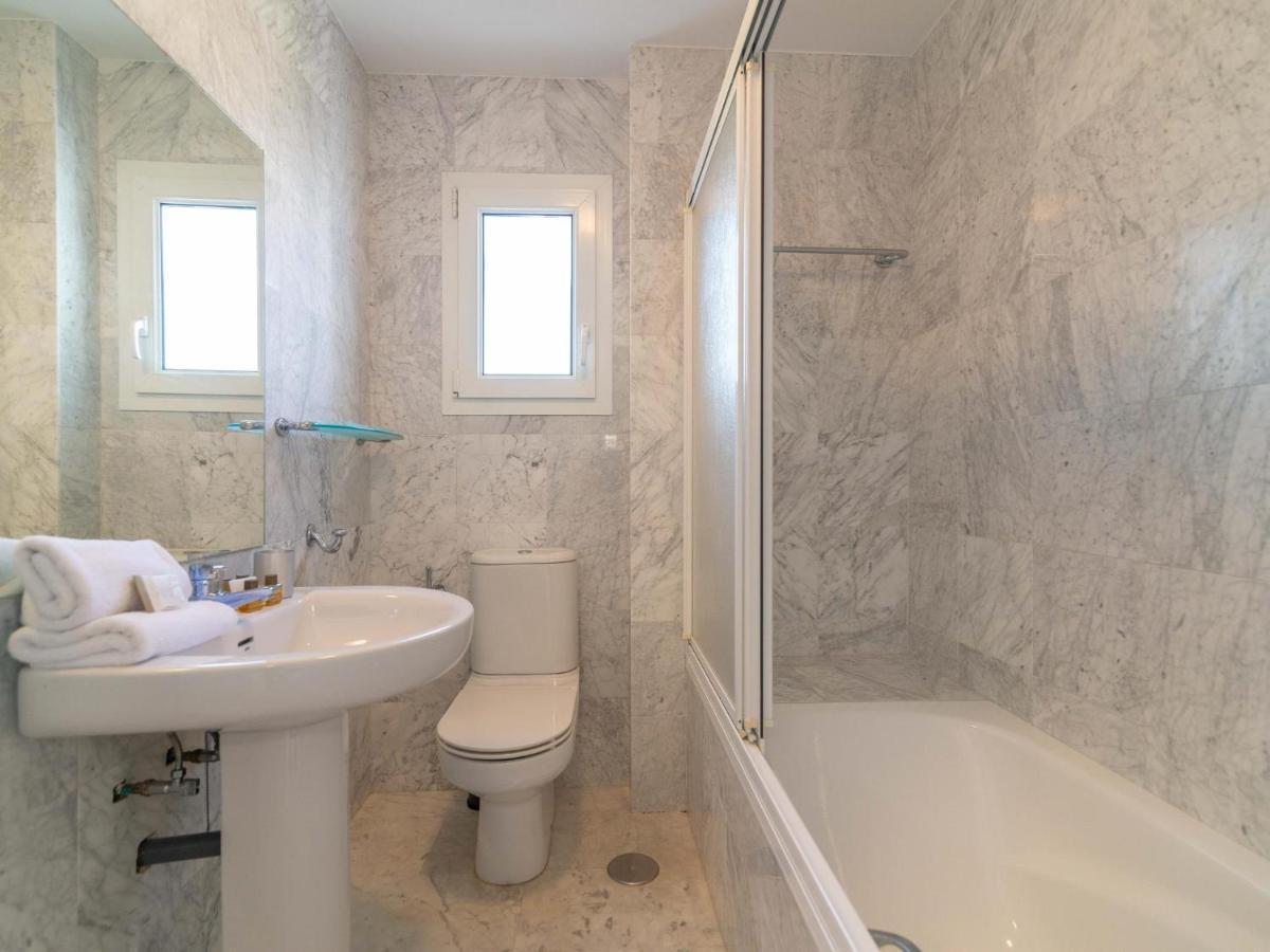 Lejlighed Vacation I Beachfront Quiet With Private Access, A Minute Walk From Puerto Banus Marina, 24-7 Security And Parking Marbella